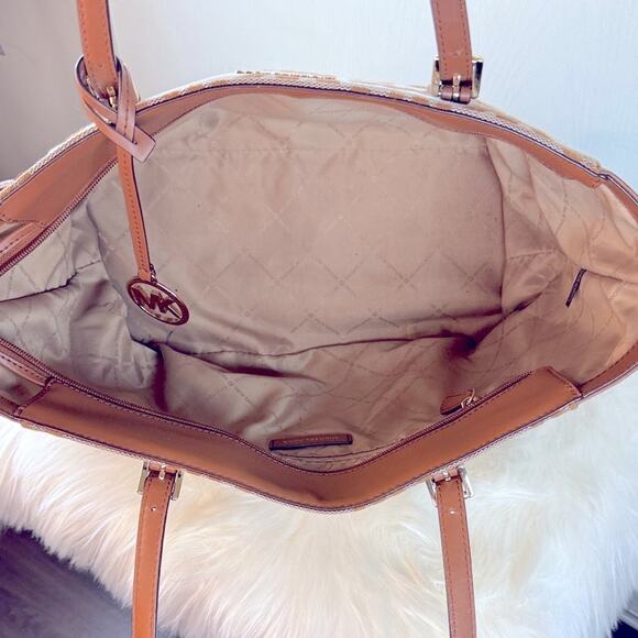 Michael Kors Gilly Large Logo Drawstring Travel Tote Bag - Picture 10 of 16